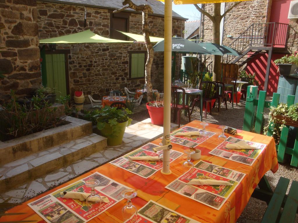 Auberge Du Chateau Châteauneuf-dʼIlle-et-Vilaine Buitenkant foto