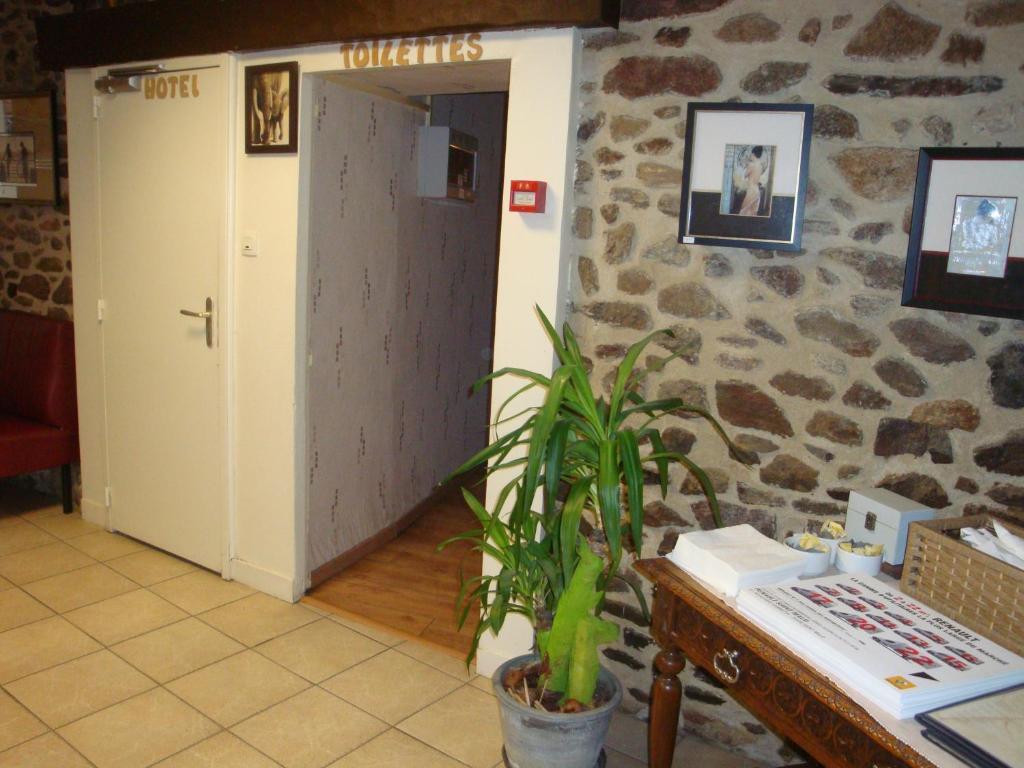 Auberge Du Chateau Châteauneuf-dʼIlle-et-Vilaine Buitenkant foto
