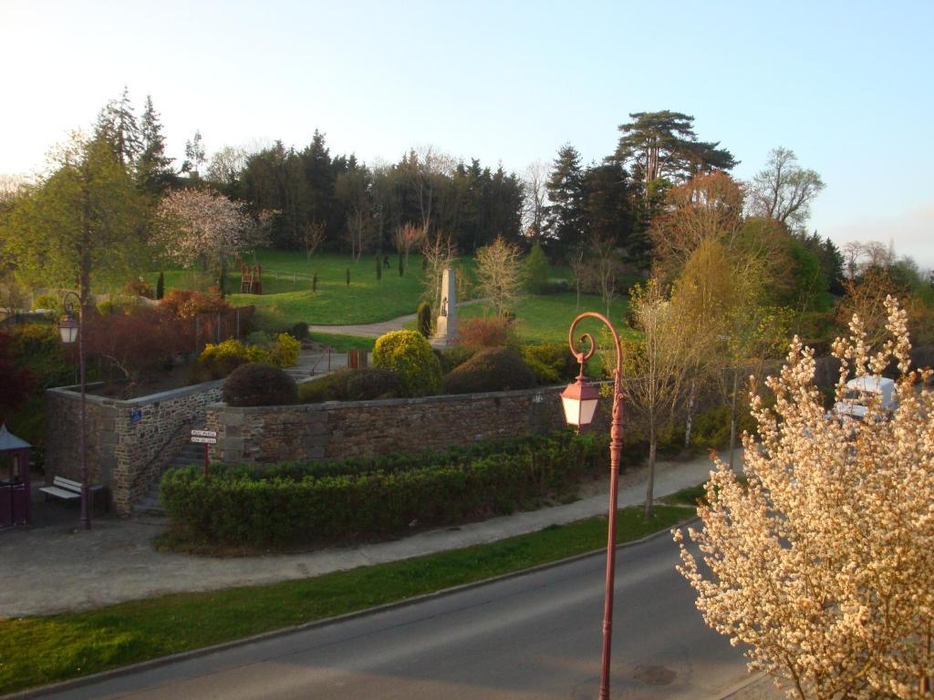 Auberge Du Chateau Châteauneuf-dʼIlle-et-Vilaine Buitenkant foto